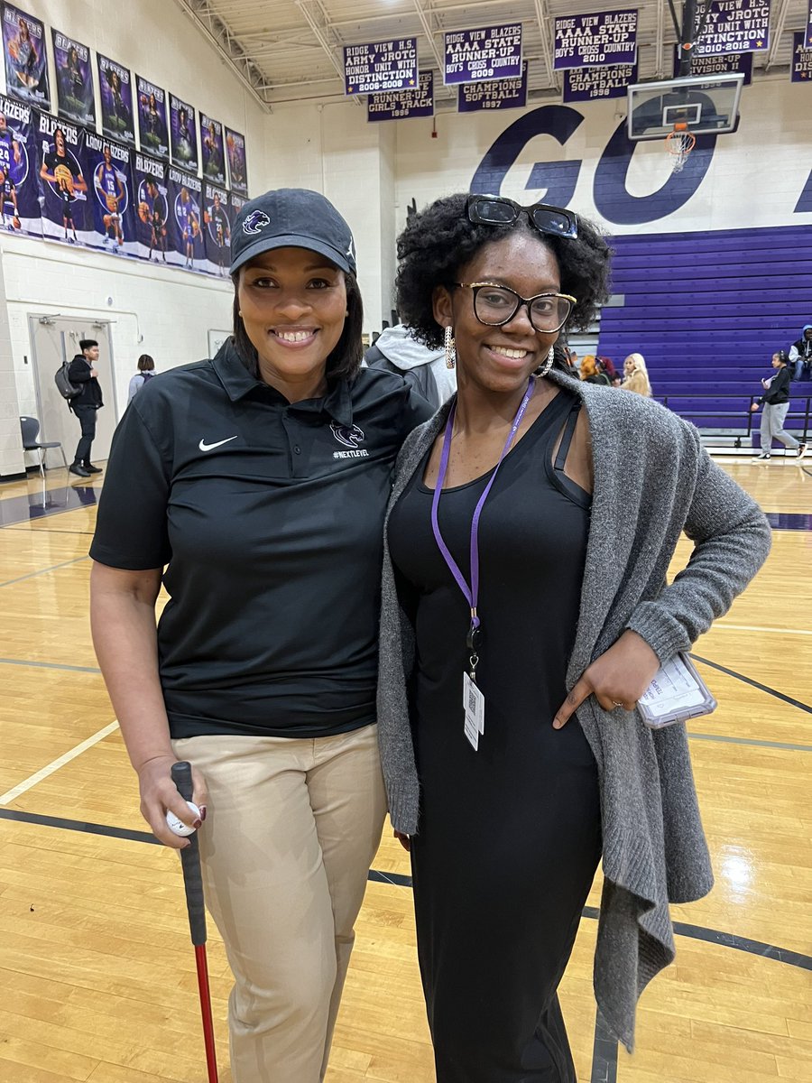 TriyaFordtough's tweet photo. Dress like a coach/athlete dress day was entertaining.. Ridge View Blazers are amazing! @rvhs @RidgeViewSports @RidgeViewHoops @RidgeView_StuCo https://t.co/TC2kVxi6dJ