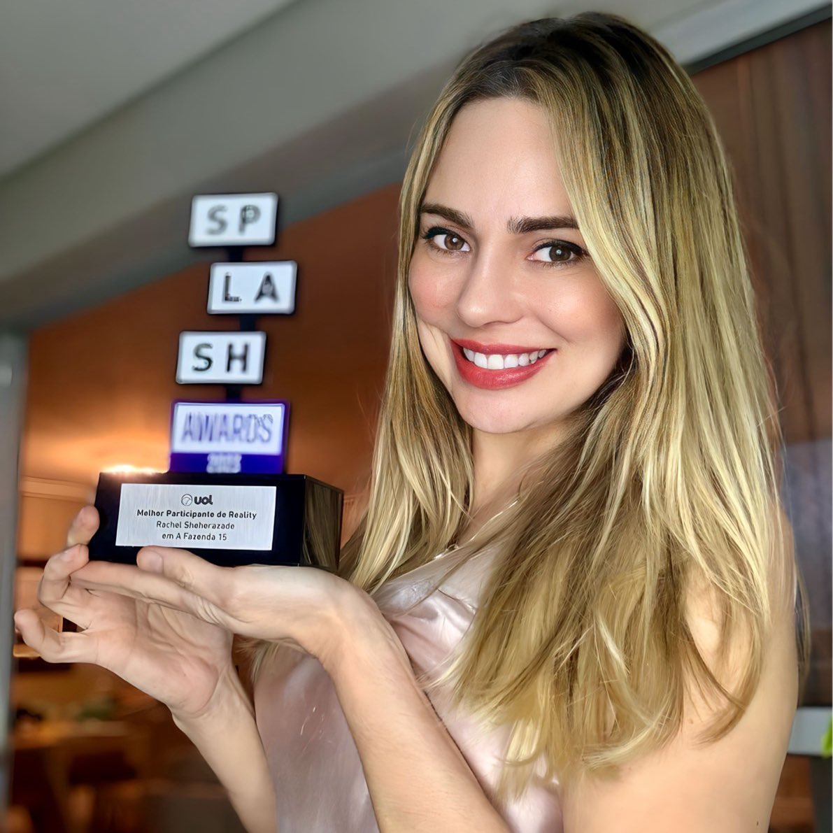 RachelSherazade's tweet photo. Toda realidade começa num sonho.
 🏆 Obrigada a todos que votaram e me escolheram a melhor participante de reality show do Brasil em 2023. 
Foi tudo graças a vocês! ❤️🧚‍♂️
@UOL @Splash_UOL 

#splashawards2023 
#melhorparticipantederealityshow https://t.co/eNKbqNmFQH