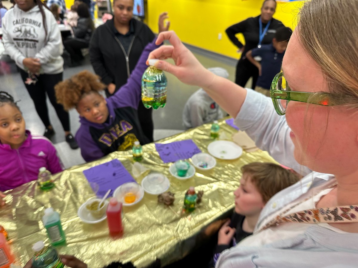 What a great turn out for our Magical Night of Math and Science @SheffieldElem ! Lots of learning and fun!!! #SheffieldSHINES