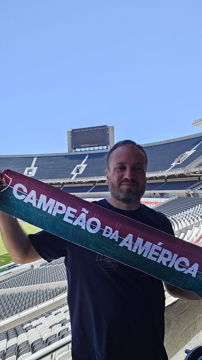 saulandre's tweet photo. @FluminenseFC Não sei, mas olha essas fotos @FluminenseFC! https://t.co/qroFJ8lg6n
