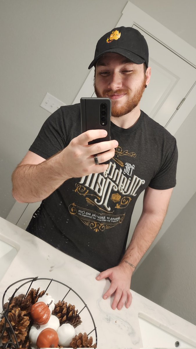 New favorite hat:) thanks <a href="/SinodaPop/">SinodaPop</a> <a href="/cinnamonlols/">˗ˏˋcinnamonˎˊ˗</a> 💙☺️