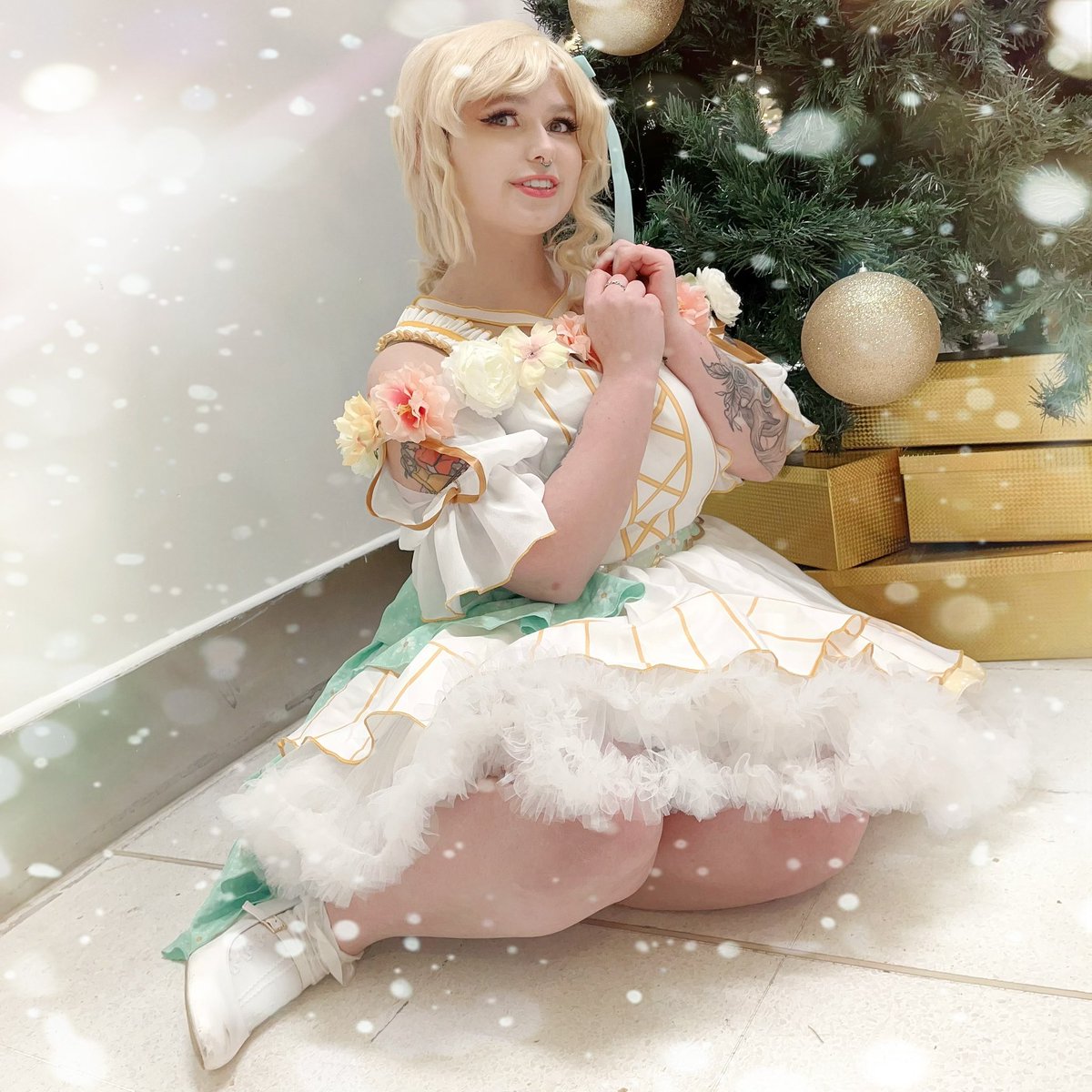 Kiwie_Froot's tweet photo. Keep forgetting to use this account  to post cosplays sigh 
I was at MCM Bham at the end of the year and it was so good!! Got to perform on stage twice!!! 
I felt very pretty as Eli 🩵 https://t.co/3TGohnZNhl