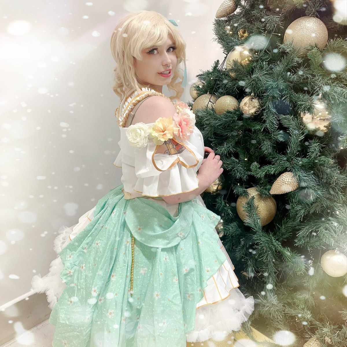Kiwie_Froot's tweet photo. Keep forgetting to use this account  to post cosplays sigh 
I was at MCM Bham at the end of the year and it was so good!! Got to perform on stage twice!!! 
I felt very pretty as Eli 🩵 https://t.co/3TGohnZNhl