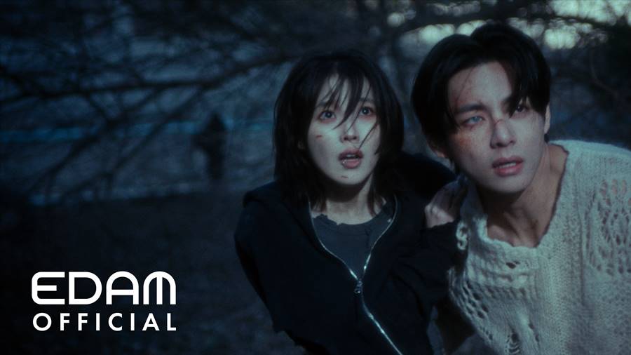 GoAwayWithJae's tweet photo. About 12 hours after I saw IU's LOVE WINS ALL music video, I couldn't stop thinking about it. So I wrote about why it's so great, how she &amp; V immersed themselves in their roles, and the intersection of art &amp; music—specifically re: the clothing mound.👇
🔗https://t.co/nb5VNVoswJ https://t.co/YPJfxWbFfT