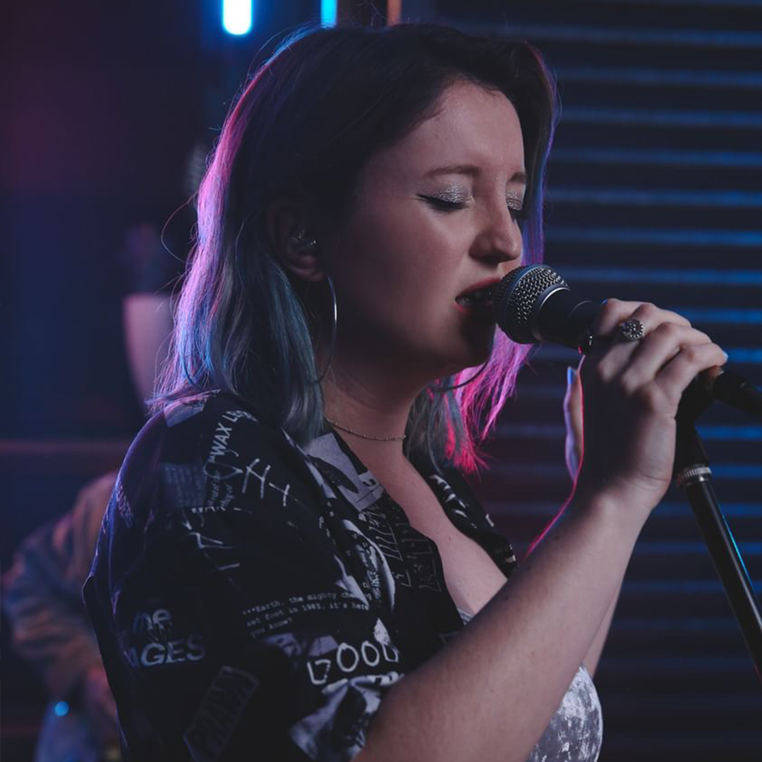 AIMnational's tweet photo. Meet once of our lecturers, Bronte Maree O’Neill! 🌟 APRA AMCOS Award-nominee with maarimusic.

Credits: BBC, UKTV, ABC, SBS. 🎶 X Factor, AACTV Awards. 🚢 Vocal coach in Pop, Rock, RnB, Soul, Jazz, Music Theatre! https://t.co/OFPvxnY6R8