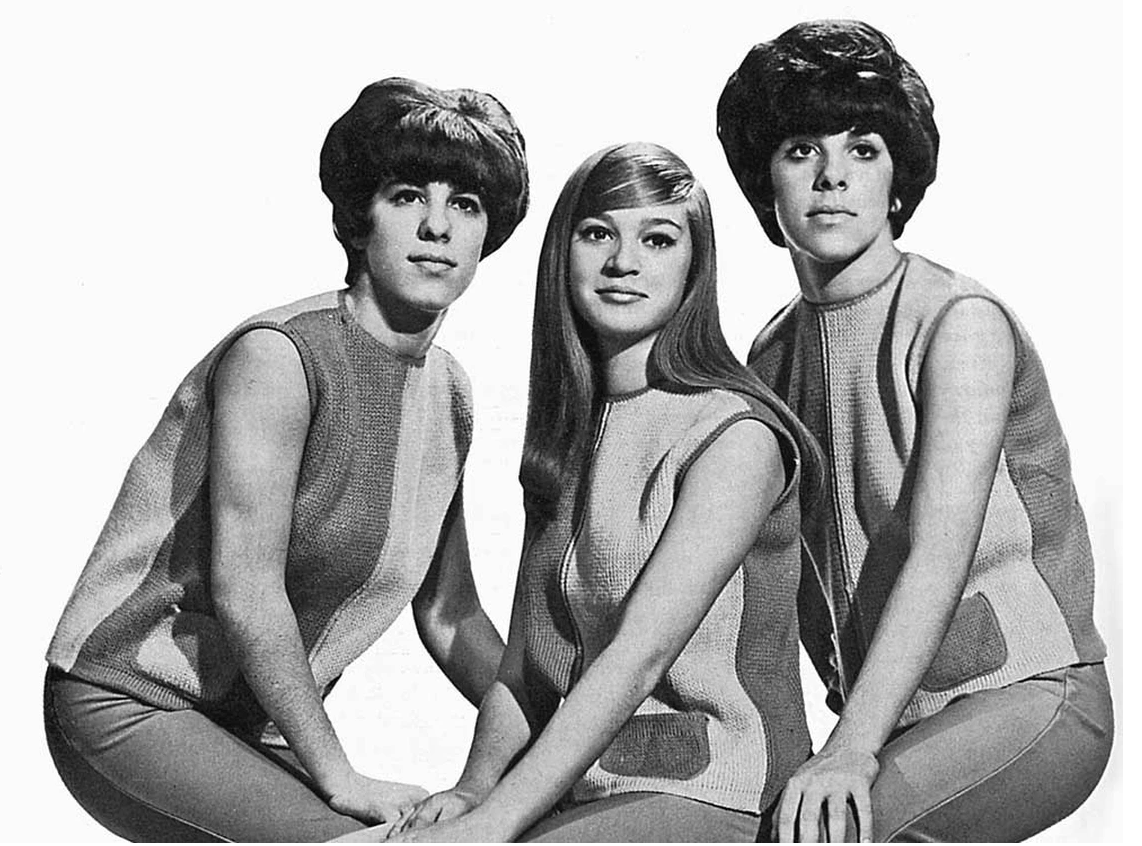 michelektel's tweet photo. Back on my Beeswax at @BFFdotFM playing ALLSORTS of Shangri-Las' sophisticated boom boom in honor of Mary Weiss👑(RIP) plus new sndz from Oakland's @MarbledEye, @moormother's 🎶 poetry @mohamasaz Spanish pysch + Estonia's @MaarjaNuut n' more. Grab it 📻✨ https://t.co/GWLoGqWr0H https://t.co/3gqsnrVWHM