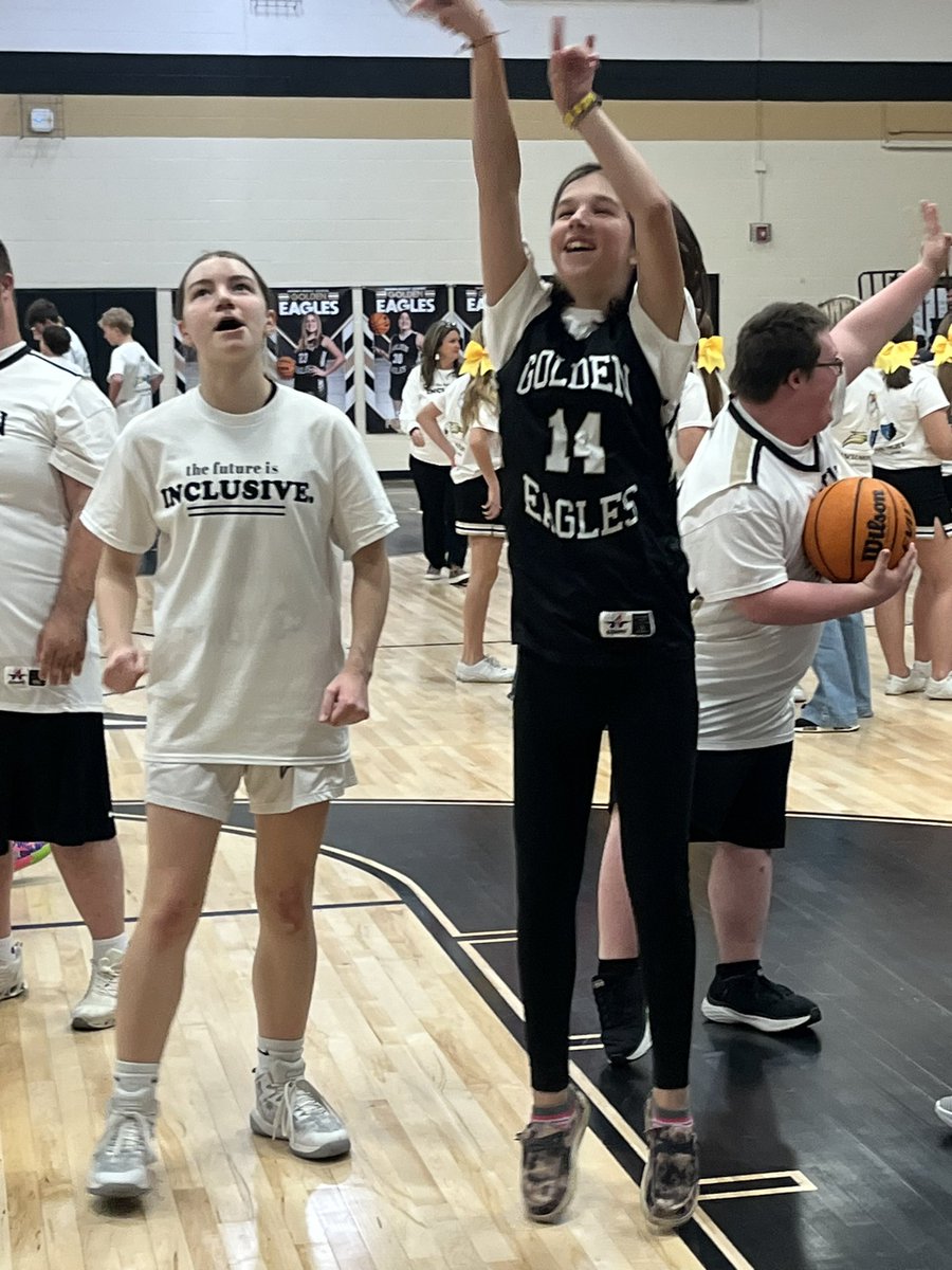 savsundee's tweet photo. These are the moments I live for! Our first Stoner-Thomas basketball game against OGMS hosted by Brown MS! #TheFutureIsInclusive https://t.co/3F8zsxwtLi
