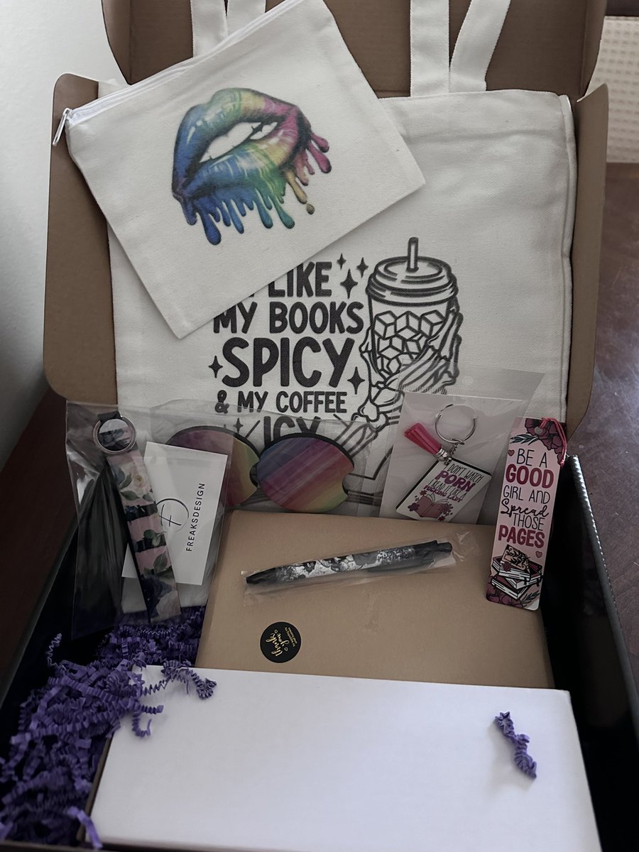 We have a new ✨Smut✨ Freak Box available now! 
Available for purchase on our Etsy shop 😈 
The box contains 8-10 items including a spicy book, do you dare to find out? 

freaksdesign.etsy.com/listing/166425…