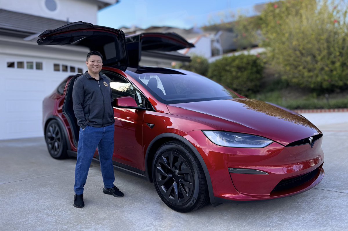 jackchenwolf's tweet photo. Got a new Ultra Red Model X!  @Tesla @ModelX https://t.co/HYeDFQHP8Y