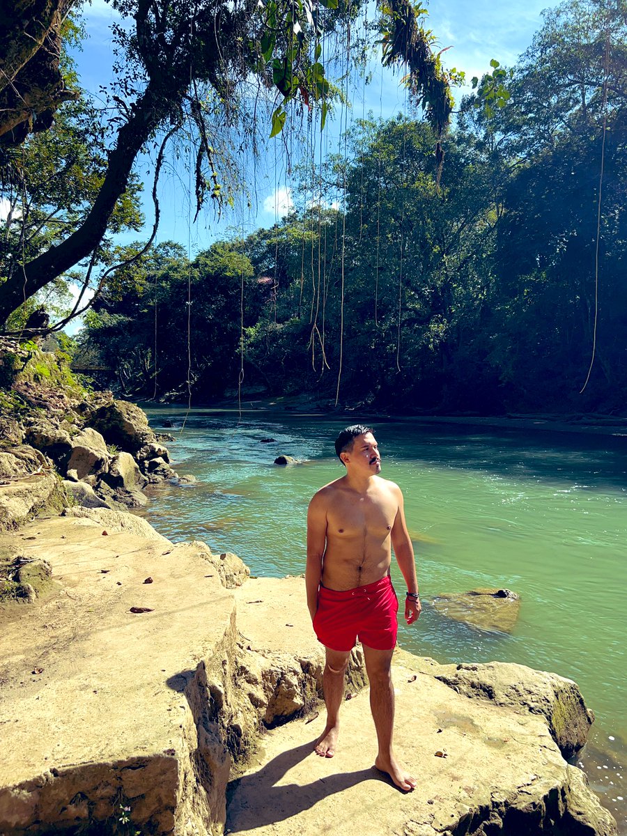 Rodrigo_Toxic's tweet photo. Iniciando el tour del bello Semuc Champey 💧🌳🇬🇹
#Guatemala #Semuc https://t.co/f2J4i1DqoA