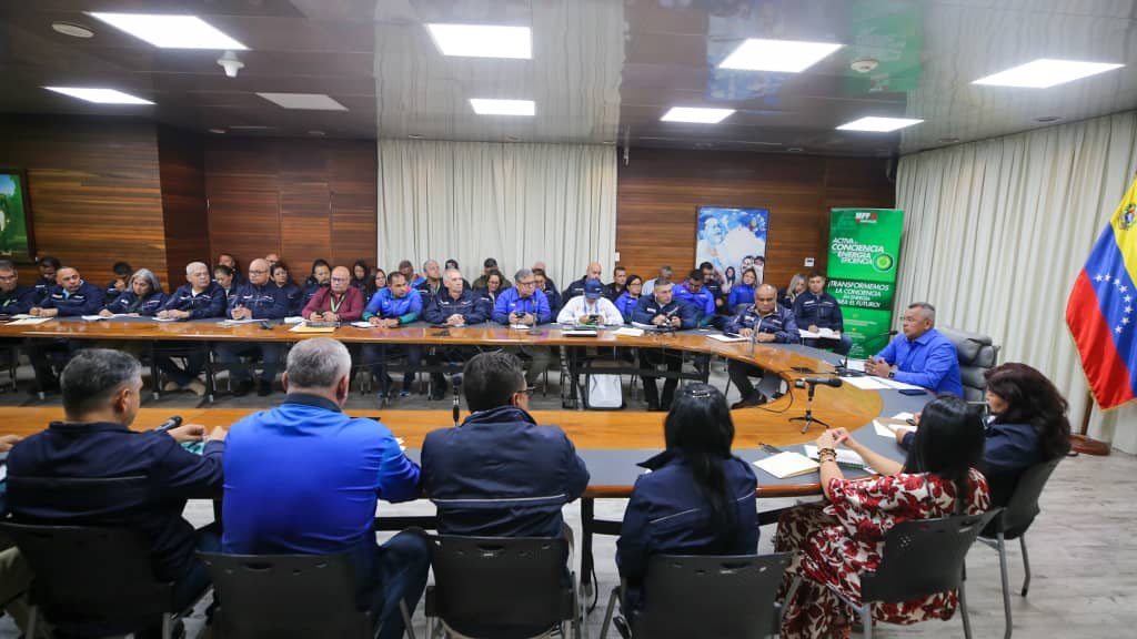 minenergia_ve's tweet photo. #EsNoticia || G/J @NestorLReverol lideró un Directorio Ampliado de Trabajo con los viceministros, gerentes, directores generales y presidentes de entes adscritos al #Mppee y @CorpoelecInfo
#FuriaBolivarianaActiva https://t.co/gYJlc37k65