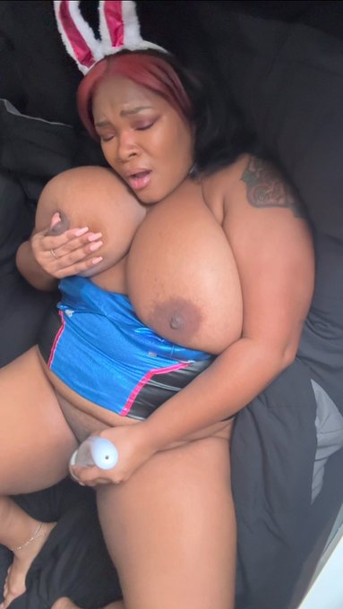 2 pic. Bunny girls need love too. Cum love on me? https://t.co/wbbdQVXFbf