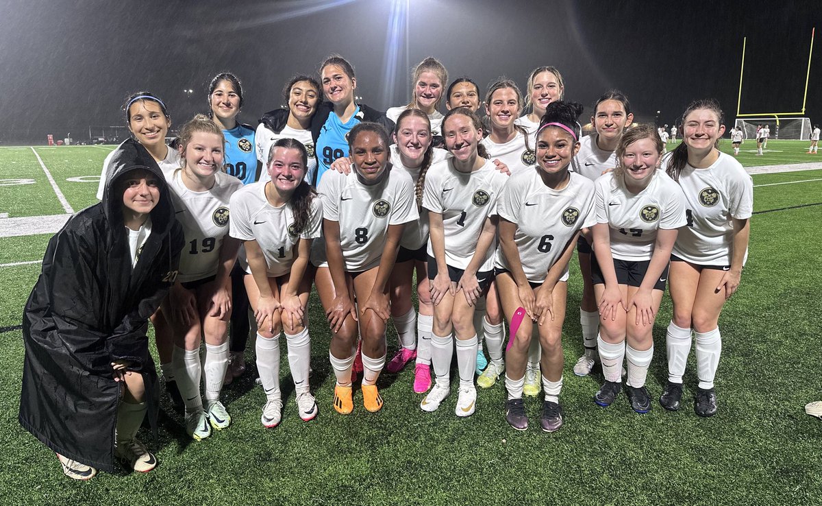 1-0 in District💛⚽️🖤 #ptn #WWWT 
🎩 <a href="/AddieZebold/">Addison Zebold</a> 
🎩 <a href="/andreaalazoo/">andrea lazo7</a> 
⚽️ <a href="/emery55911660/">emery</a> 
⚽️<a href="/KaleighLazenby/">Kaleigh Lazenby</a> 
🧤🥅 <a href="/KampwerthMia/">mia kampwerth</a> and Deema Hamdan
