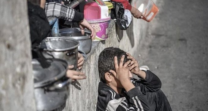 RemziyeKzlay4's tweet photo. Şu fotoğrafa hangi vicdan dayanır!
Bunun hesabını Rabbimize nasıl vereceğiz??
#GazaStarving https://t.co/hjFlXFaa5H