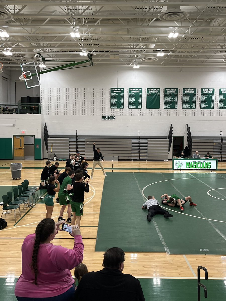 CoachSteeleHHS's tweet image. THAT FIRST VARSITY WIN ENERGY @AppleyCoach Goooooooooooooon LETS GO