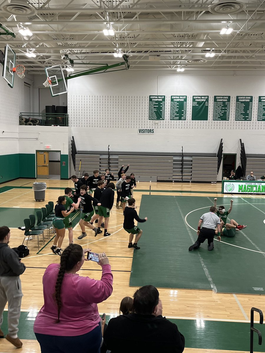 CoachSteeleHHS's tweet image. THAT FIRST VARSITY WIN ENERGY @AppleyCoach Goooooooooooooon LETS GO