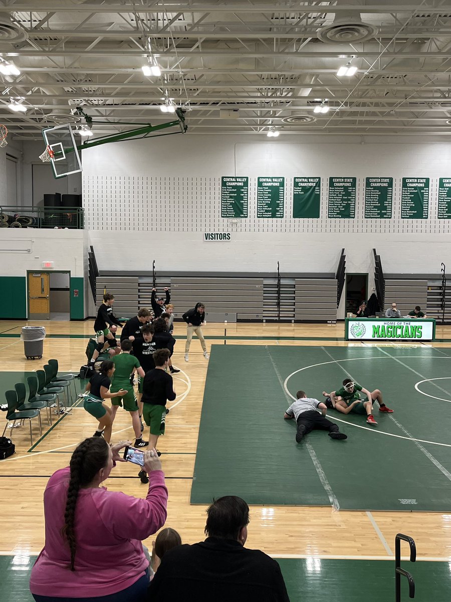 CoachSteeleHHS's tweet image. THAT FIRST VARSITY WIN ENERGY @AppleyCoach Goooooooooooooon LETS GO