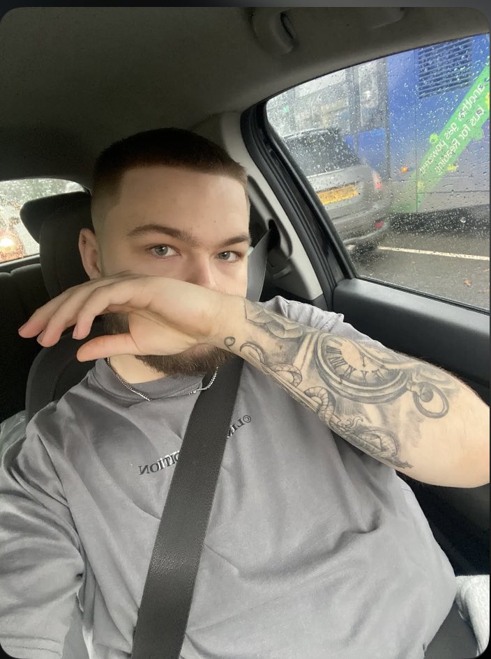 Connorrrmc's tweet image. I be so bored