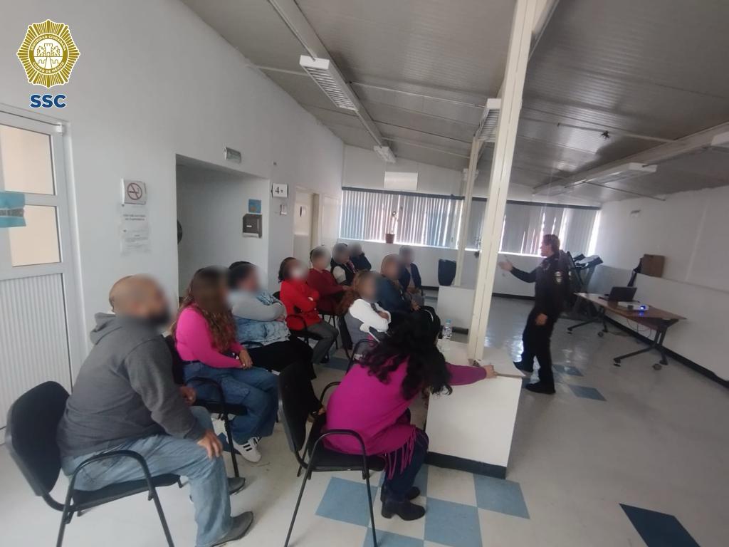 👮🏻👮🏻 Personal de la Dirección de Manejo de Crisis y Negociación de la #SSC brindó la plática: Medidas Preventivas en Casos de #ExtorsiónTelefónica, a personal de la Universidad de la Tercera Edad “San José de los Cedros”, ubicada en la @AlcCuajimalpa.