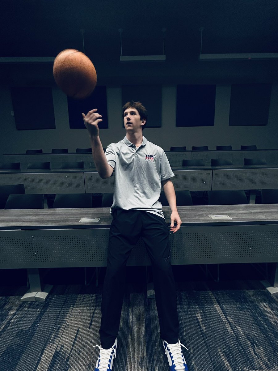 dylan4walker's tweet photo. Super excited for the spring semester continuing to work with Lone Star NIL as an ambassador. My experience has been great working with them in order to foster new opportunities for me! Texas university student athletes check it out at https://t.co/RMimxK0QPV. https://t.co/ioRlfuwiud