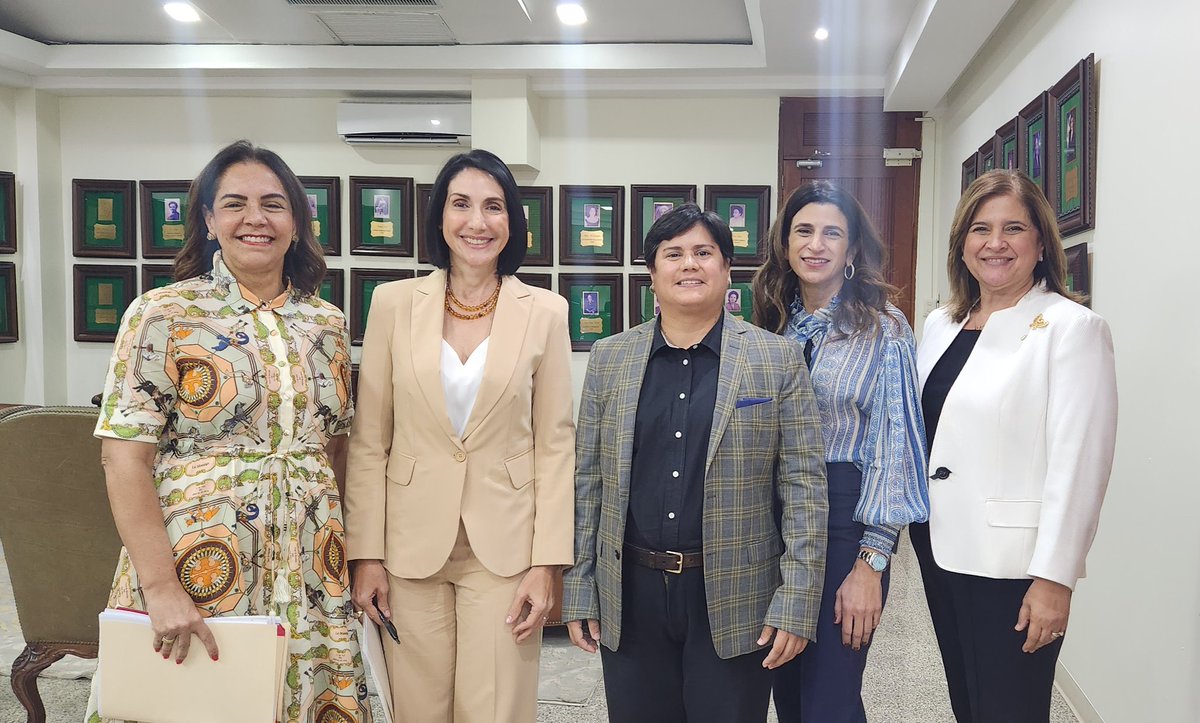 Wendy Gomez García (@wendygomez1980) on Twitter photo Uniendo voluntades por los niños, las niñas, los adolescentes y los adultos jóvenes con cáncer en la República Dominicana. Planeando nuevos recursos para los adolescentes y jóvenes adultos para el Onco-pediátrico de <a href="/incartrd/">Inst. Nac. del Cáncer Rosa Emilia S. P. de Tavares</a>
Gracias <a href="/raquelarbaje/">Raquel Arbaje</a>
#UniendoVoluntades Uniendo voluntades por los niños, las niñas, los adolescentes y los adultos jóvenes con cáncer en la República Dominicana. Planeando nuevos recursos para los adolescentes y jóvenes adultos para el Onco-pediátrico de <a href="/incartrd/">Inst. Nac. del Cáncer Rosa Emilia S. P. de Tavares</a>
Gracias <a href="/raquelarbaje/">Raquel Arbaje</a>
#UniendoVoluntades