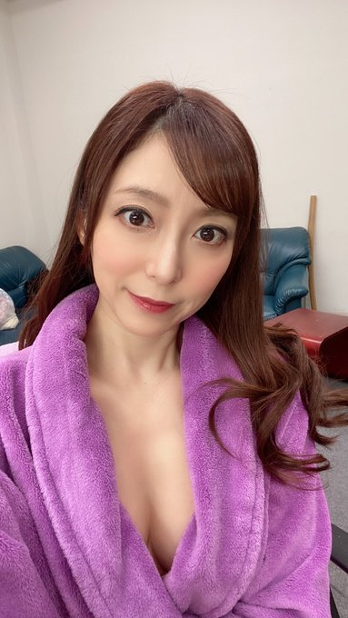 今年初の撮影だよ https://t.co/c0DcOB2Zmm<a href="/tag/%E7%99%BD%E6%9C%A8%E5%84%AA%E5%AD%9012%E5%91%A8%E5%B9%B4"class="tags"><span>#白木優子12周年</span></a>