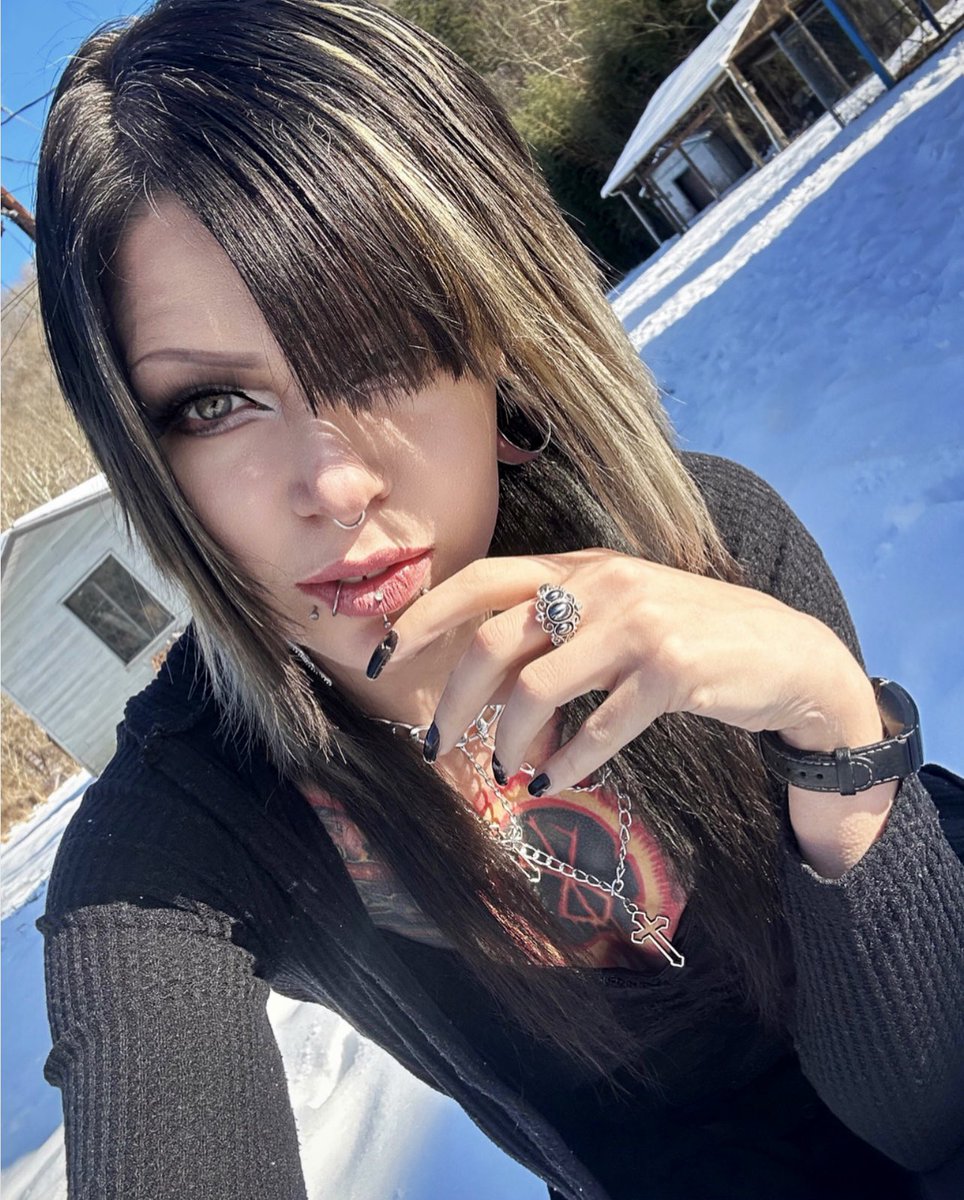 QueenOfLonging's tweet photo. Maybe last snow selfie 😯 it’s all gone today!
#goodbyesnow #altfashion #piercings https://t.co/ImkcQ0MNpK