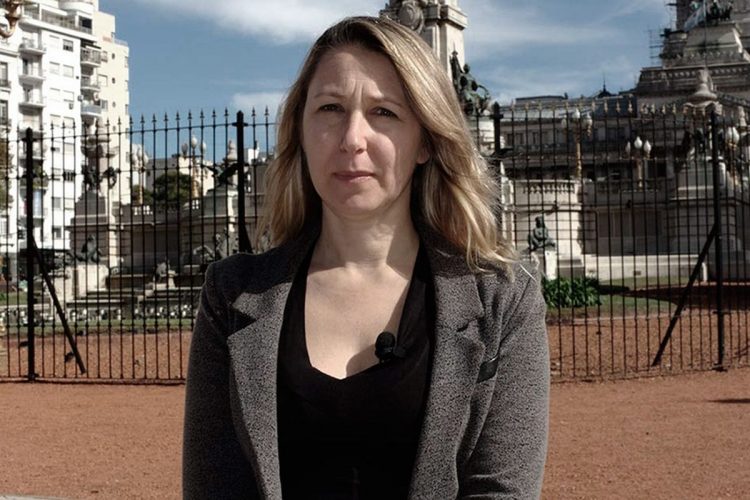 REPUDIO TOTAL A ESTA PERSONA

MYRIAM BREGMAN DIJO A LOS GRITOS, PATRICIA BULLRICH, "ESTA JUSTIFICANDO QUE LE DISPAREN A LOS DELINCUENTES, POR LA ESPALDA." ELLA SE OPONE A ESO

HOY ENTERRARON A UMMA , AYER LA ASESINARON DELINCUENTES, POR LA ESPALDA.  RECIBIO UN TIRO EN LA NUCA