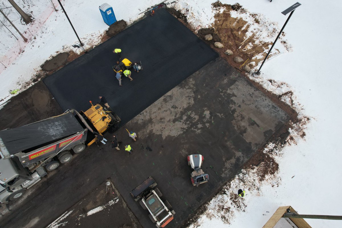 Driveways2day's tweet image. Asphalt crew is out working in Taneytown today! Need a driveway, or need yours repaired? Give us a call 301-271-7808 to speak to one of our Consultants to get set up for your FREE estimate. Don't forget our limited time seasonal dicount we are now offering.