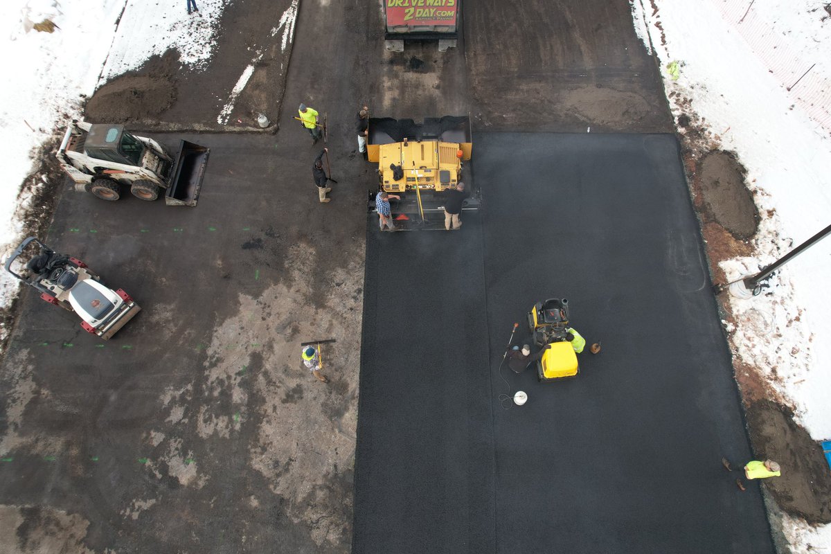 Driveways2day's tweet image. Asphalt crew is out working in Taneytown today! Need a driveway, or need yours repaired? Give us a call 301-271-7808 to speak to one of our Consultants to get set up for your FREE estimate. Don't forget our limited time seasonal dicount we are now offering.