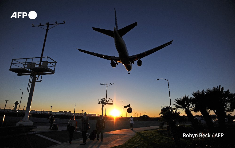 A sharp decline in air travel during the pandemic did not reduce CO2 levels, but that does not mean humans have little impact on emissions 

The temporary drop in air travel was not enough to affect the long-term build-up of carbon pollution 

u.afp.com/PandemicCO2