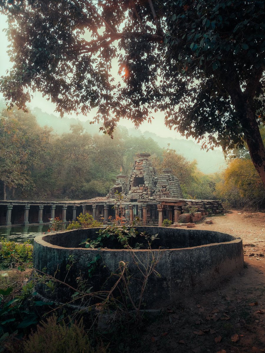 Amanxvrma's tweet photo. Karpur Baoli is a 1,200-year- old water tank nested in a forest at the feet of the hillocks behind
.
.
.
#HonorX9B #HTech @MadhavSheth1 @ExploreHONOR @you_r_shubham @VaibhvWrites @cp_khandelwal https://t.co/hKEbTe18vs