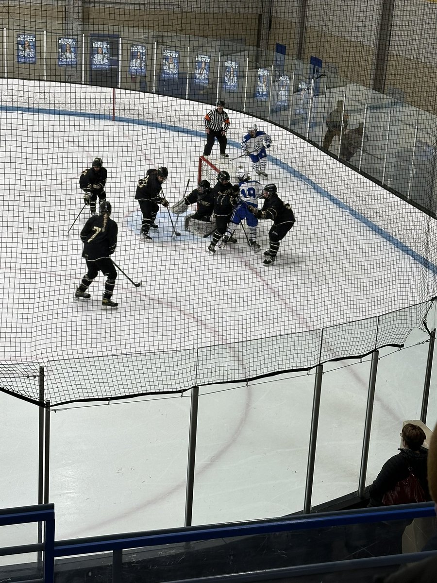 Royals up 4-0 in Girls Hockey versus East Ridge. All goals in the second!Reese Herrig nets the 1st, L. Gnetz the 2nd and Hailey Graunke the 3rd, Abbey Lendzyk with the 4th. Let’s go Royals!!