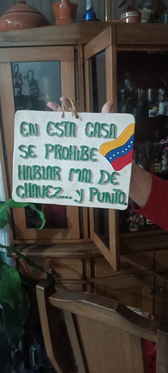 Prohibido en esta casa hablar mal de Chávez y de Fidel.
Y punto.
#FidelPorSiempre  #ChávezVive