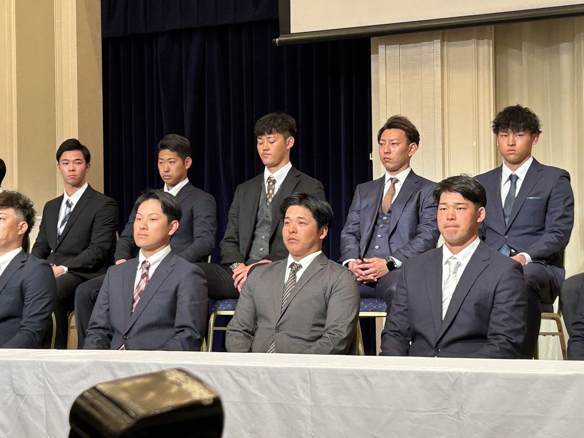 katayaman19's tweet photo. くふうハヤテベンチャーズ静岡入団会見

倉本寿彦さん、田中健二朗さん、福田秀平さんら32人が登壇しました。
新加入選手わかれば共有します。 https://t.co/n1KbcLC6xJ