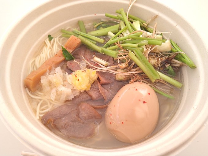 まずは「くろく」の牛タン塩中華そば、セリ温玉乗せ。(゜д゜)ウマー 