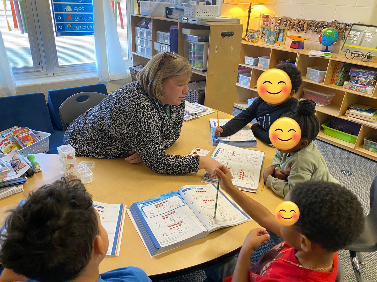 OhmerClass's tweet photo. Mrs. Nolan, Mrs. Cline, Mrs. Broach, and Mrs. Harvey-Roberts know how valuable it is to work with students individually and in small groups. 😊 @MEDatBCE @NolanNavigators @JHRobertsKinder https://t.co/gJxPj53bKW