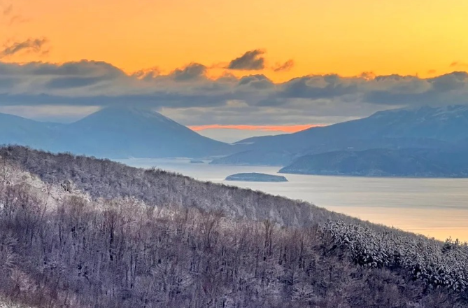 ekakodane's tweet image. Поглед од Сливница кон Мала Преспа, Горица(Корча) и Билишта.