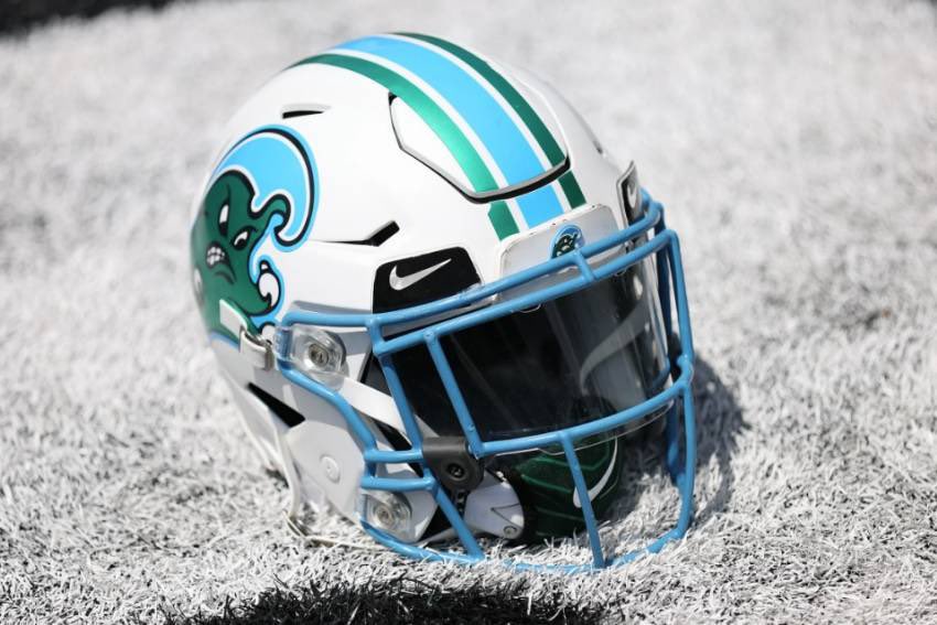 God is great!! Extremely blessed to receive an offer from Tulane University @CoachGasparato @GreenWaveFB @BPS_Football @BPS_Athletics @Rivals @RivalsFriedman @adamgorney @ChadSimmons_ @247Sports  #AGTG✝️  #38