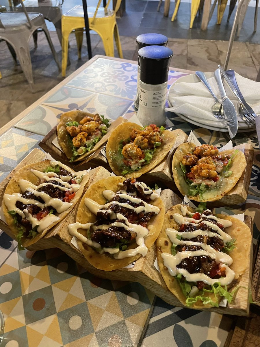 ForkAroundLsk's tweet photo. Let’s taco bout the fat chef in my new review 🌮 https://t.co/XtC2b66ykX https://t.co/hJU492zvFp
