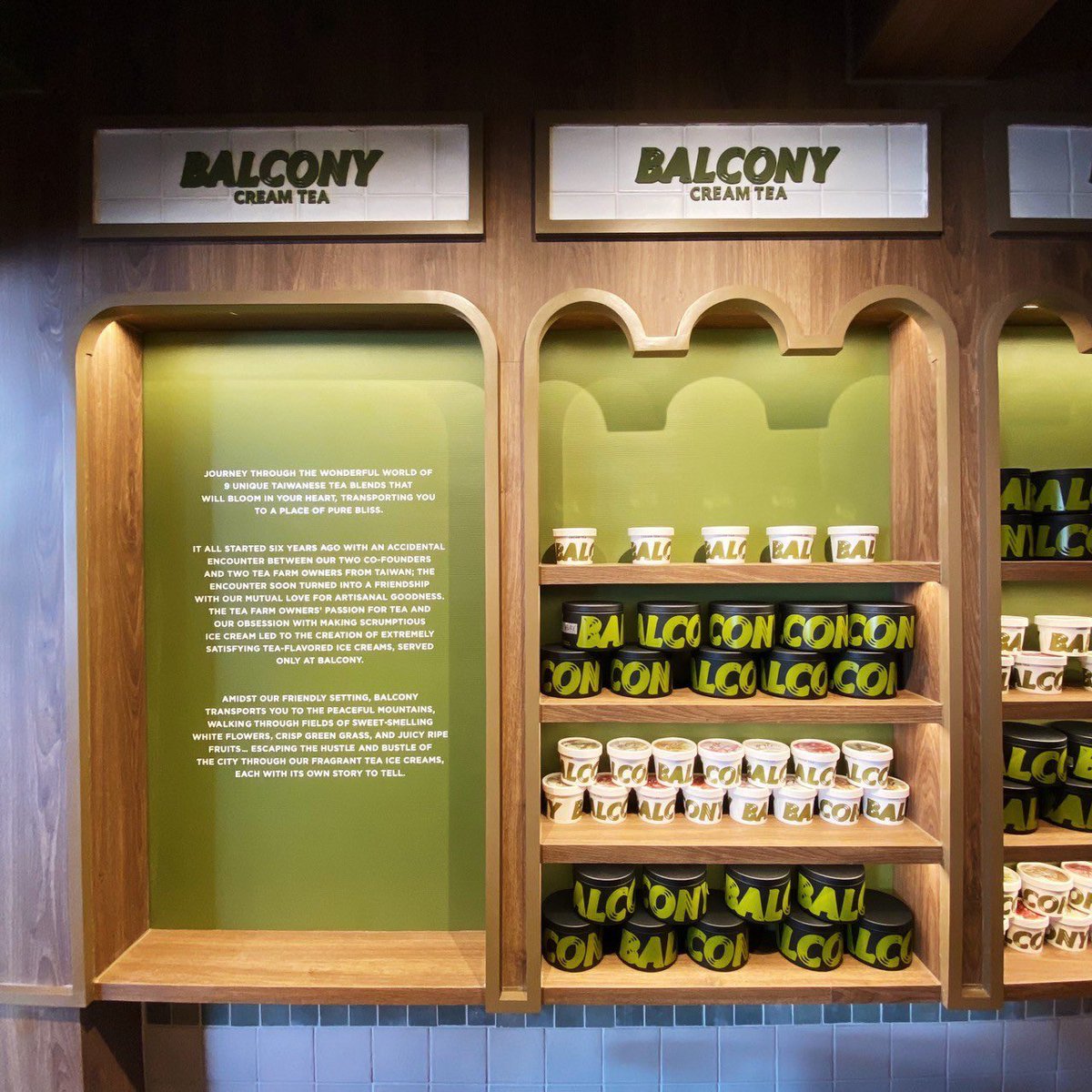 BALCONY Cream Tea
ผ่านมาเพลินจิตต้องแวะกินไอศกรีมชาที่นี่ให้ได้! ร้านในเครือ Guss damn good มีให้เลือก 9 ตัว เรียงตามความเข้มข้น หอมชาตั้งแต่ยังไม่ลอง เค้ามีเครื่องดื่มที่เป็นชาและ non tea พร้อมท้อปปิ้งอีกหลายอย่างด้วย
🚩 : มหาทุน เพลินจิต
#อร่อยบอกต่อ #รีวิวคาเฟ่ #aroii <a href="/aroii/">@aroii บอกต่อ</a>