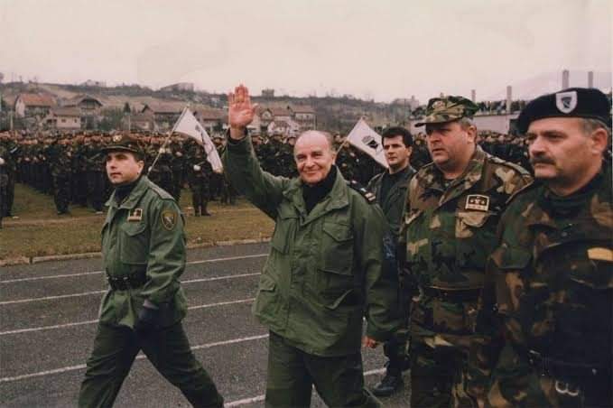 "Tabuta konmuş da olsa, toprağa gömülmediği sürece Türkler tek güvencemizdir."

Aliya İzzetbegoviç #GazaStarving