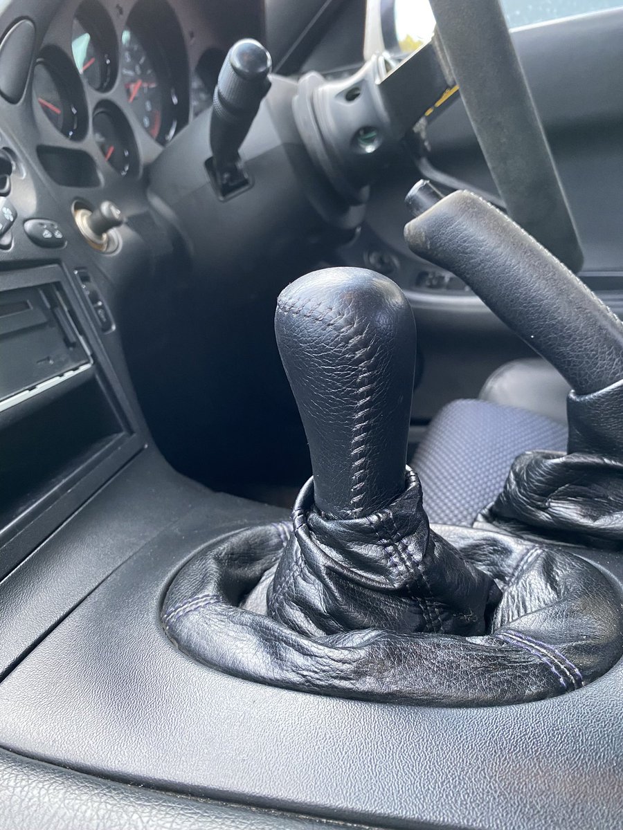 Yovanie's tweet photo. This week’s #KnobOfTheWeek proves that size doesn’t matter. Time to show off my Sidepiece’s possibly smallest knob. This is my fave from his collection and I’m constantly batting people off wanting to buy it from him before I can. Vote on the look of the @Mazda_SA RX-7 knob below https://t.co/5Exmk4hjR6