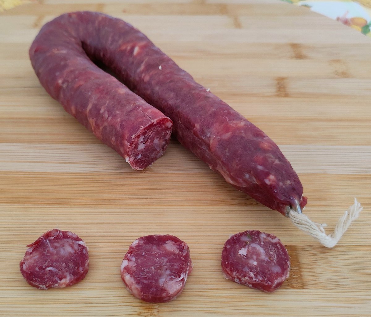 Ich war gestern einkaufen und ging zur Bedientheke, um eine der Lieblings-Salsiccias für meinen Mann zu kaufen.

Aus heiterem Himmel fängt die Servicekraft an, sich darüber zu echauffieren, dass „die“ ständig was von Dürre und Trockenheit bringen, während das Wasser eimerweise