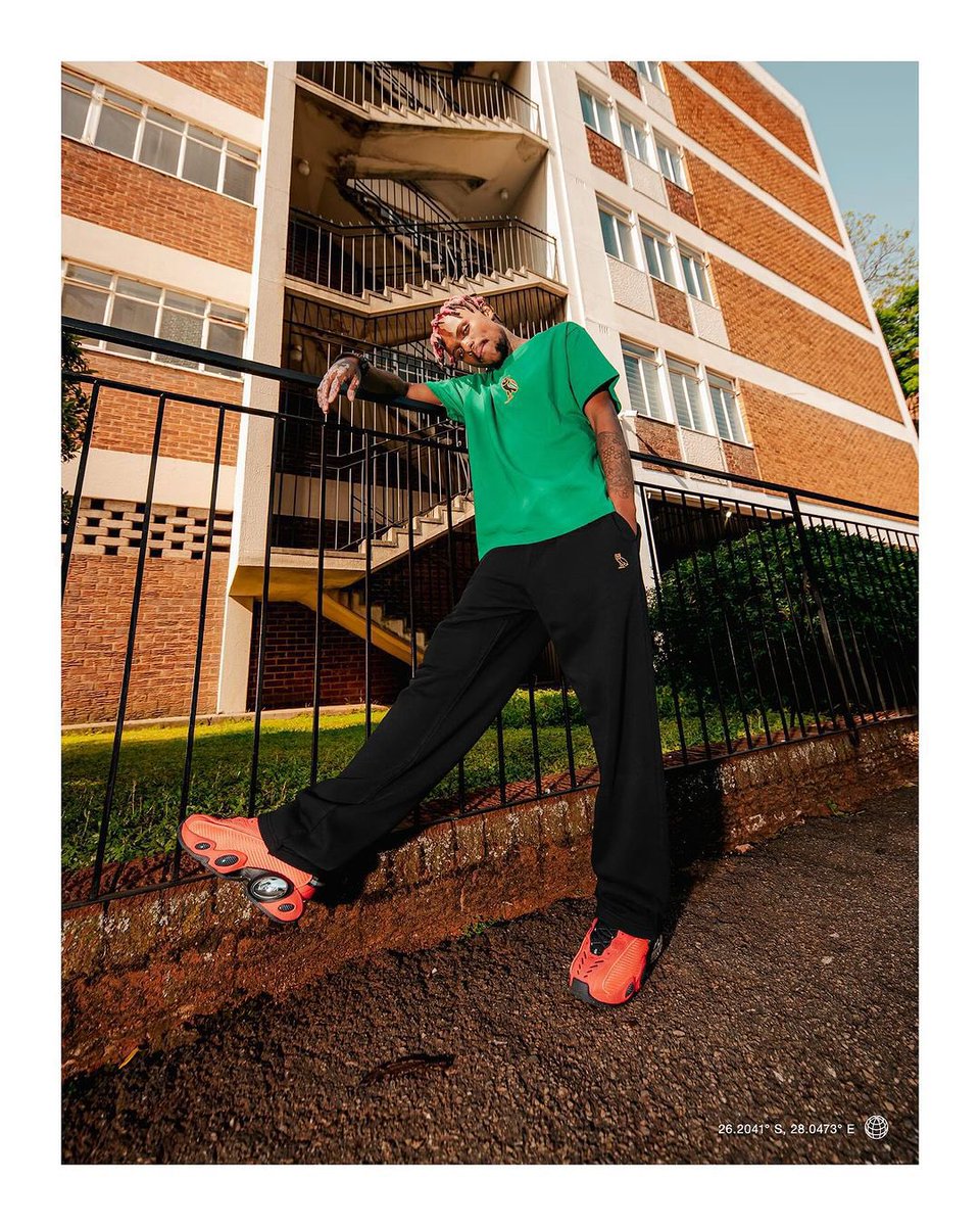 FashionMOEments's tweet image. Drake’s OVO has just announced the launch of The International OG Collection. This highly anticipated collection pays homage to six vibrant countries: Brazil, Italy, Jamaica, Mexico, the Philippines, and South Africa.

Set to be released on January 24.

#octobersveryown