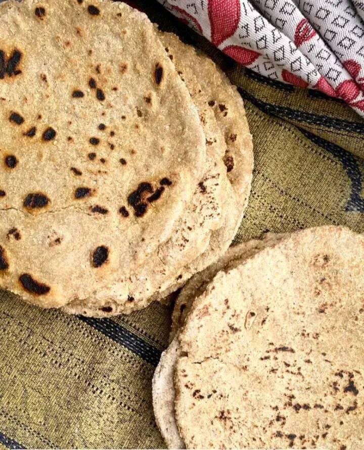 tevfik_hams's tweet photo. Hayvan yeminden yapılan ekmek.. 
-Gazze. https://t.co/xjwd9h8jEh