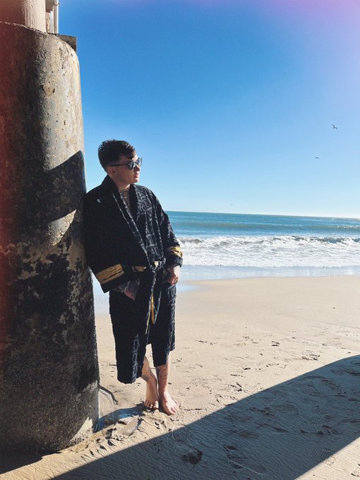 Proof of life &amp; a party! Stay safe out there y&rsquo;all, happy award season 🫶🏼 https://t.co/yvsOU1HFyB