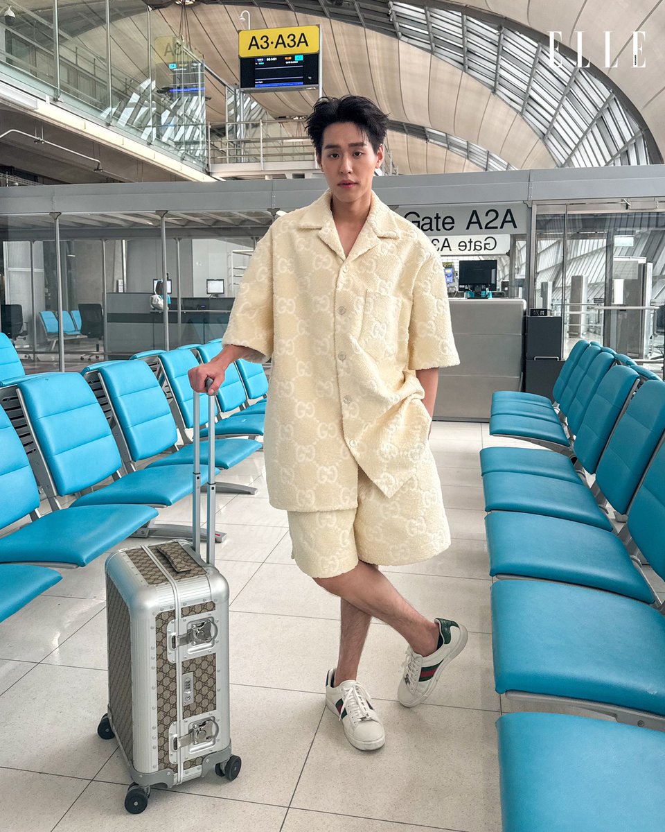 ELLEThailand's tweet photo. ล่องลุคของบิวกิ้น พุฒิพงศ์ ในลุคสบายๆ กับชุดเซตลายโมโนแกรมสีครีมจาก Gucci Spring/Summer 2024 กับรองเท้า Ace Sneaker และกระเป๋าเดินทางรุ่น Gucci Porter ก่อนออกเดินทางไปยังภูเก็ตเพื่อร่วมงานเปิดบูติกโฉมใหม่ที่เซ็นทรัล ภูเก็ต ฟลอเรสต้า  

#ELLEreports 
#GucciPhuket #bbillkin https://t.co/9Xbbub0KO1