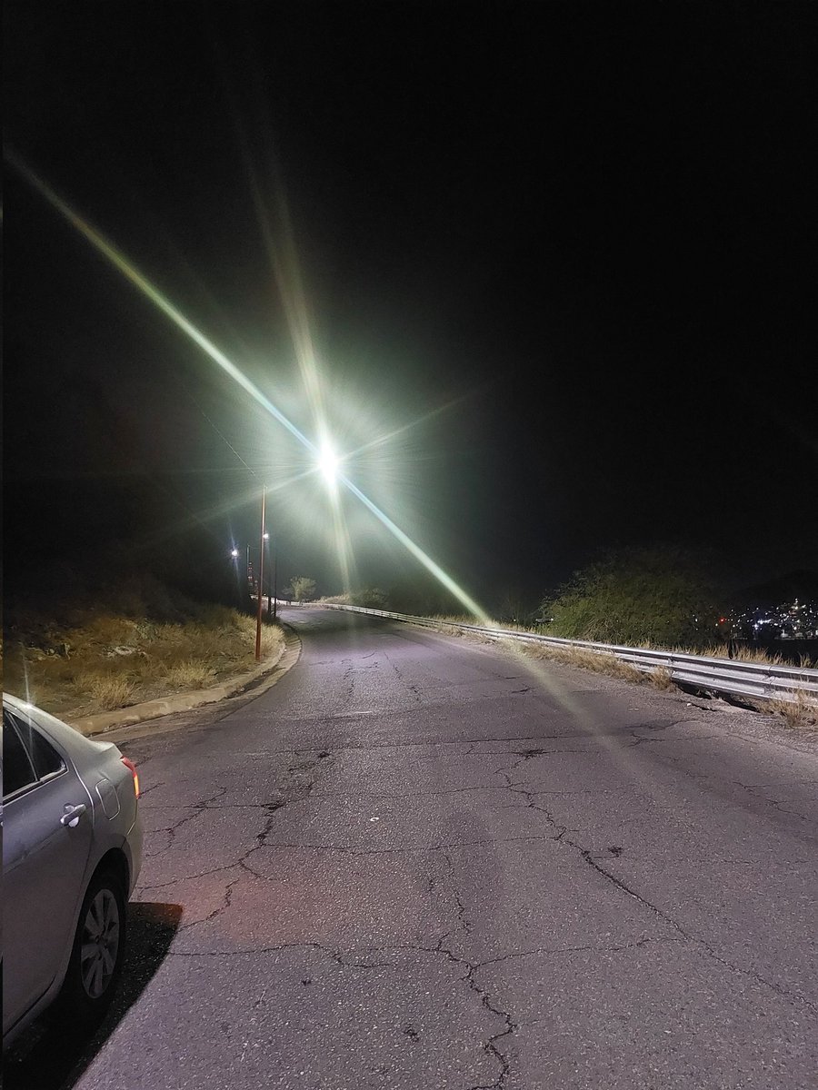 AyalaElvidia's tweet photo. Desde hace 30 minutos que estamos llamando para denunciar que estan lanzando piedras en Río Sonora y Los Ganadores. @Policia_HMO  llegó unidad y se fue. Van más de 4 carros en 20 minutos. https://t.co/P7T4RxuW1q