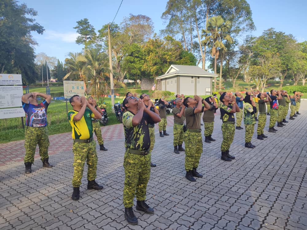 RELADAERAHBTGJH's tweet photo. 24 Januari 2024, Rabu l Batu Gajah - Sekitar Program RELA Sihat (10,000 Langkah) Peringkat Daerah Batu Gajah bersama Pegawai RELA Daerah, kakitangan pejabat serta anggota RELA yang dijalankan di Padang Awam Changkat, Batu Gajah. 
 #SetiaBerbakti 
#relamalaysia
#MalaysiaMadani https://t.co/1IR9IXEEin